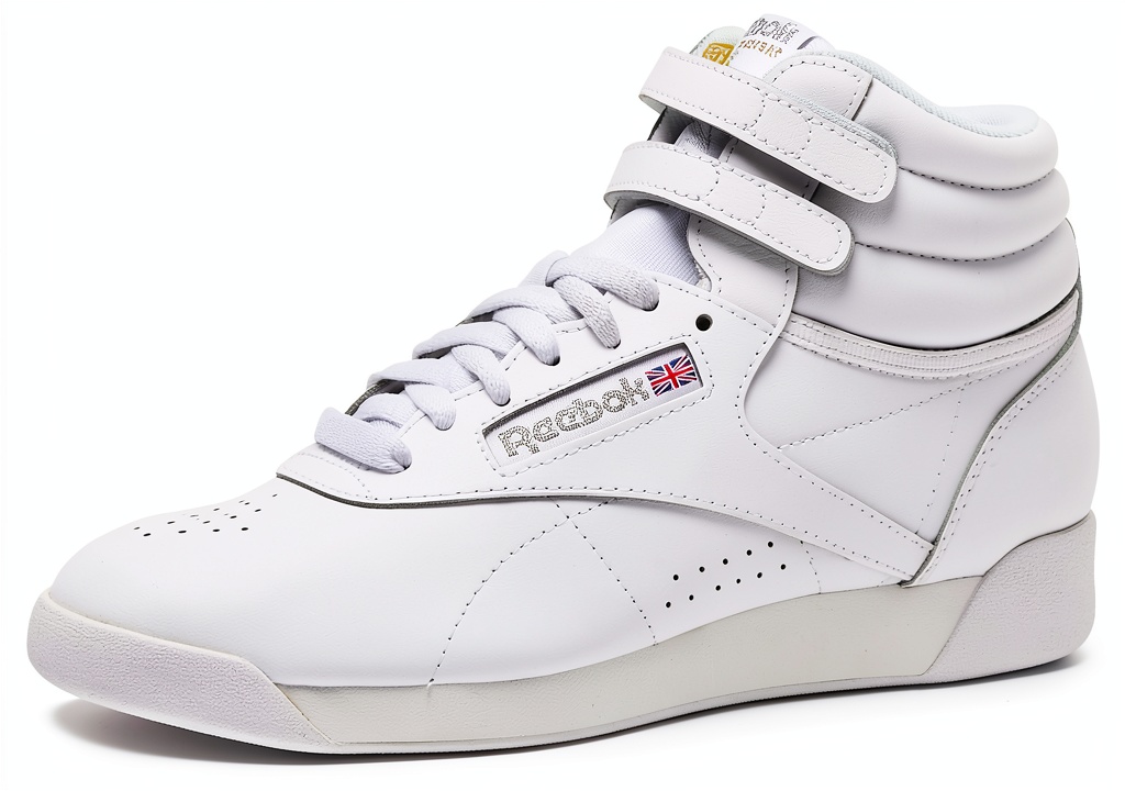 Scarpe indoor Reebok donna in uso su campo multisport