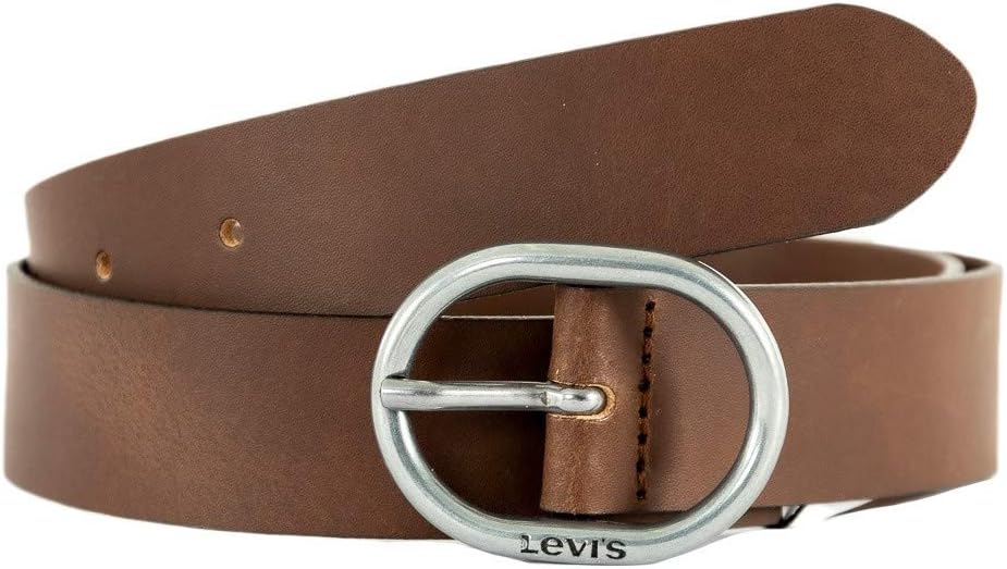 Cintura Levi's donna indossata con jeans e maglietta
