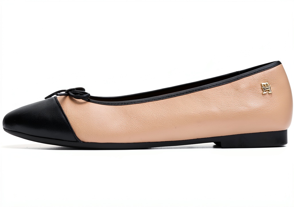 'Ballerine Tommy Hilfiger in pelle con toe cap in colore Nero'